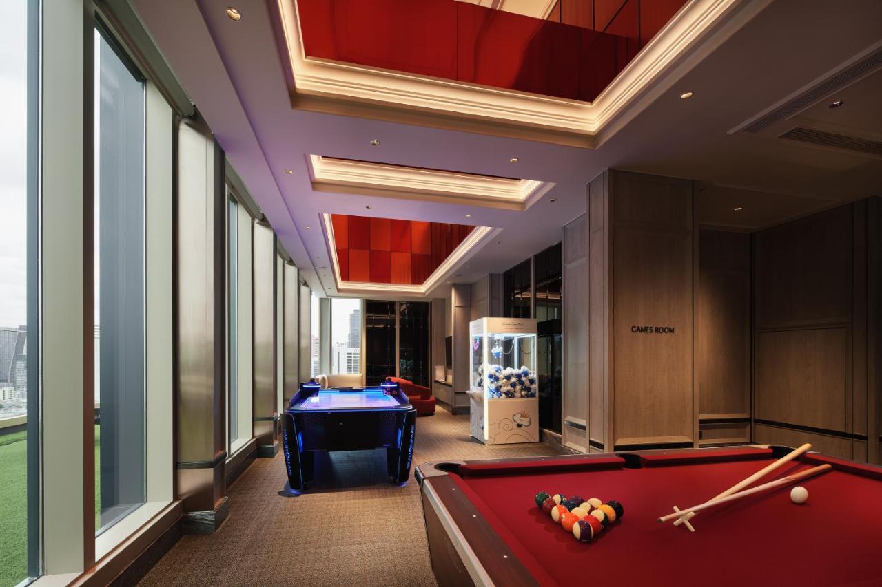 Grande Centre Point Surawong Bangkok Hotel Exterior foto The Club