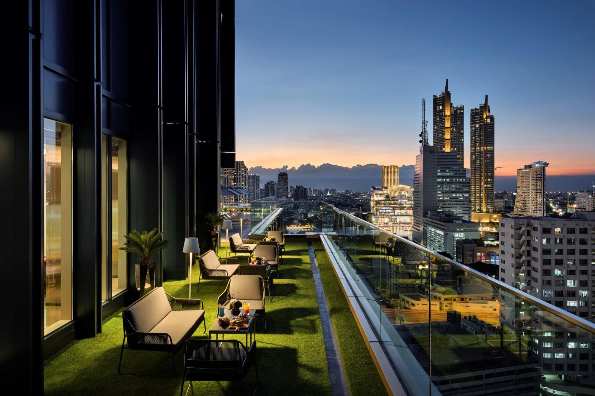 Grande Centre Point Surawong Bangkok Hotel Exterior foto The 39th floor of the hotel