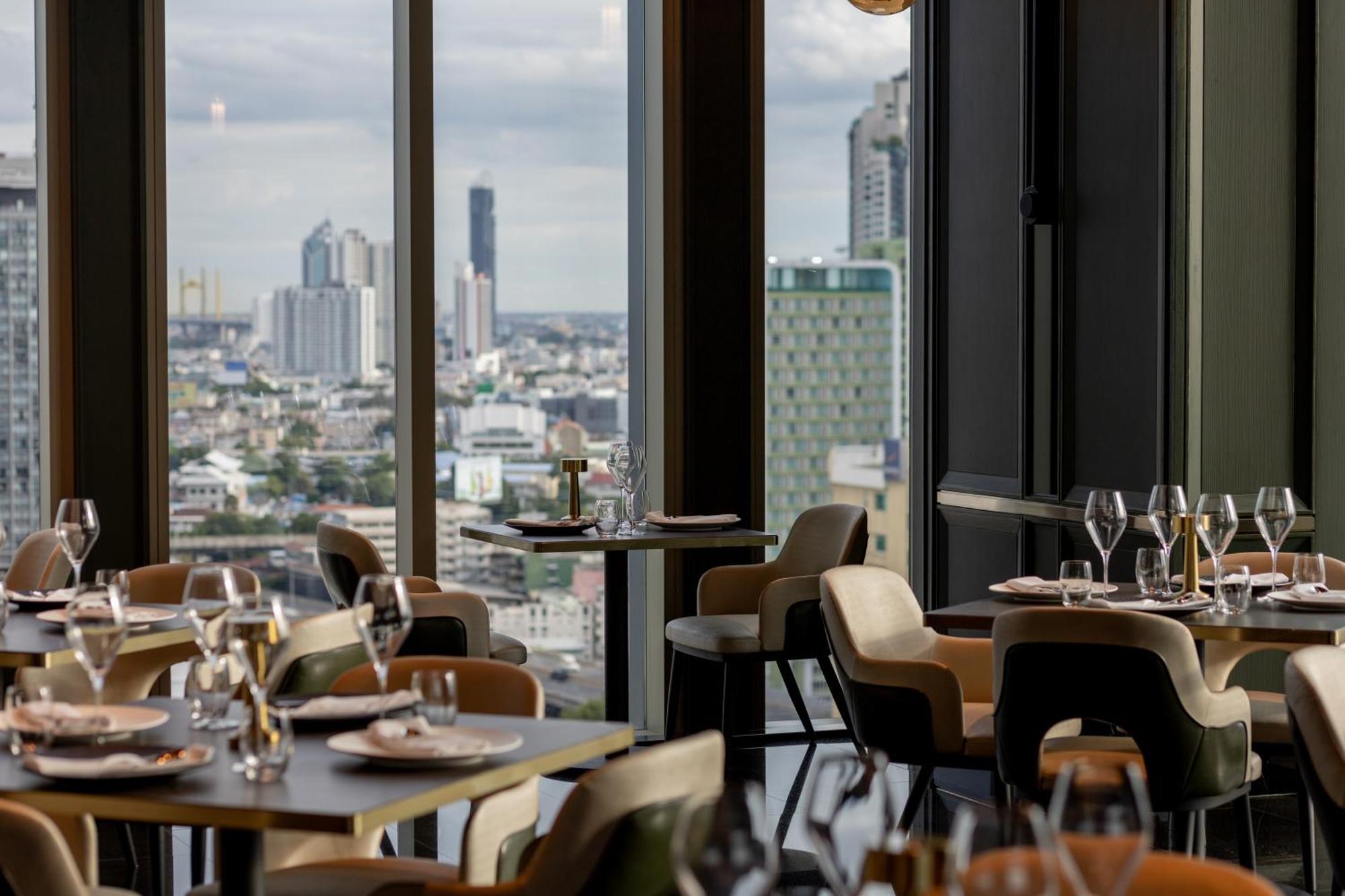 Grande Centre Point Surawong Bangkok Hotel Exterior foto The interior of the restaurant