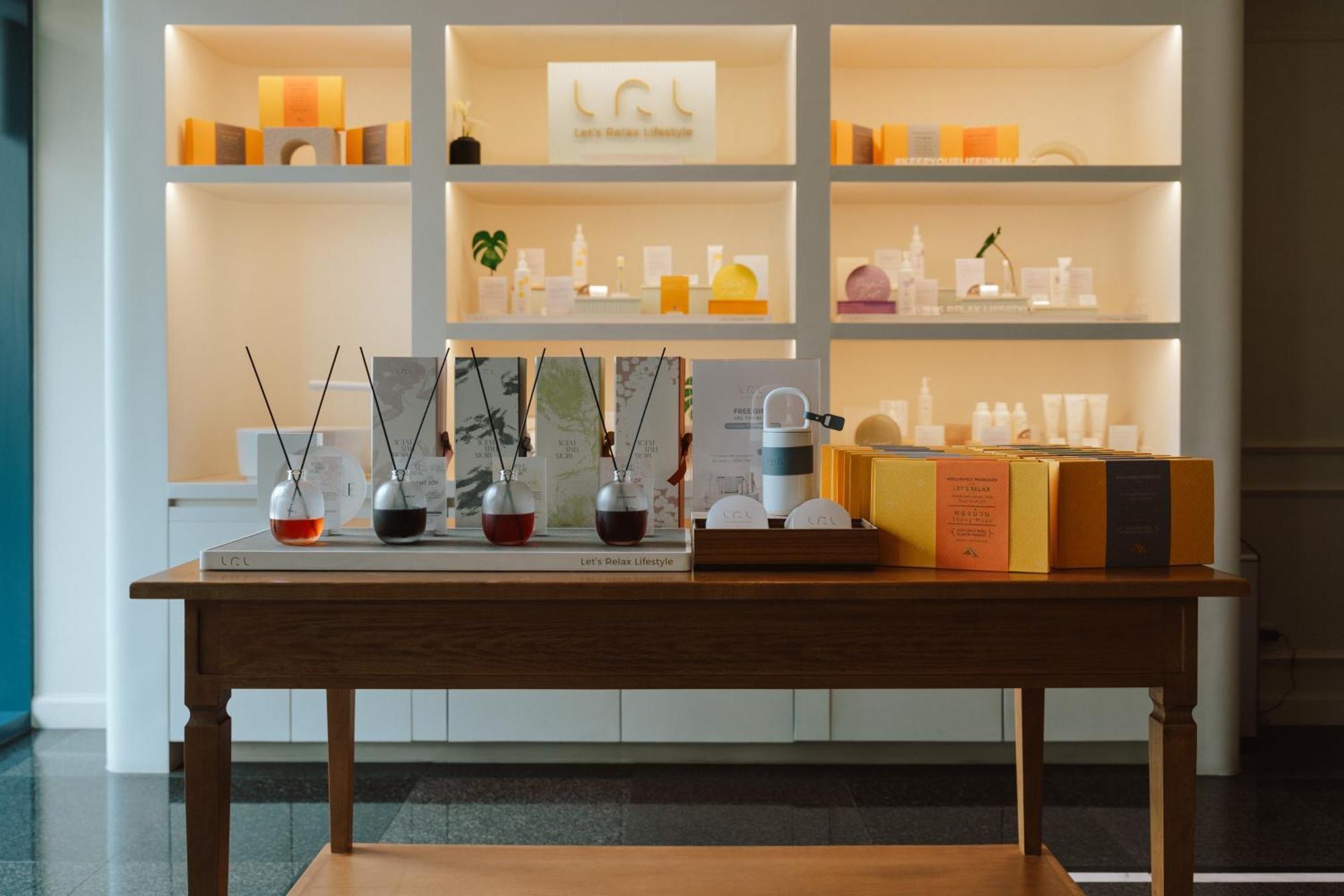 Grande Centre Point Surawong Bangkok Hotel Exterior foto Products at the spa