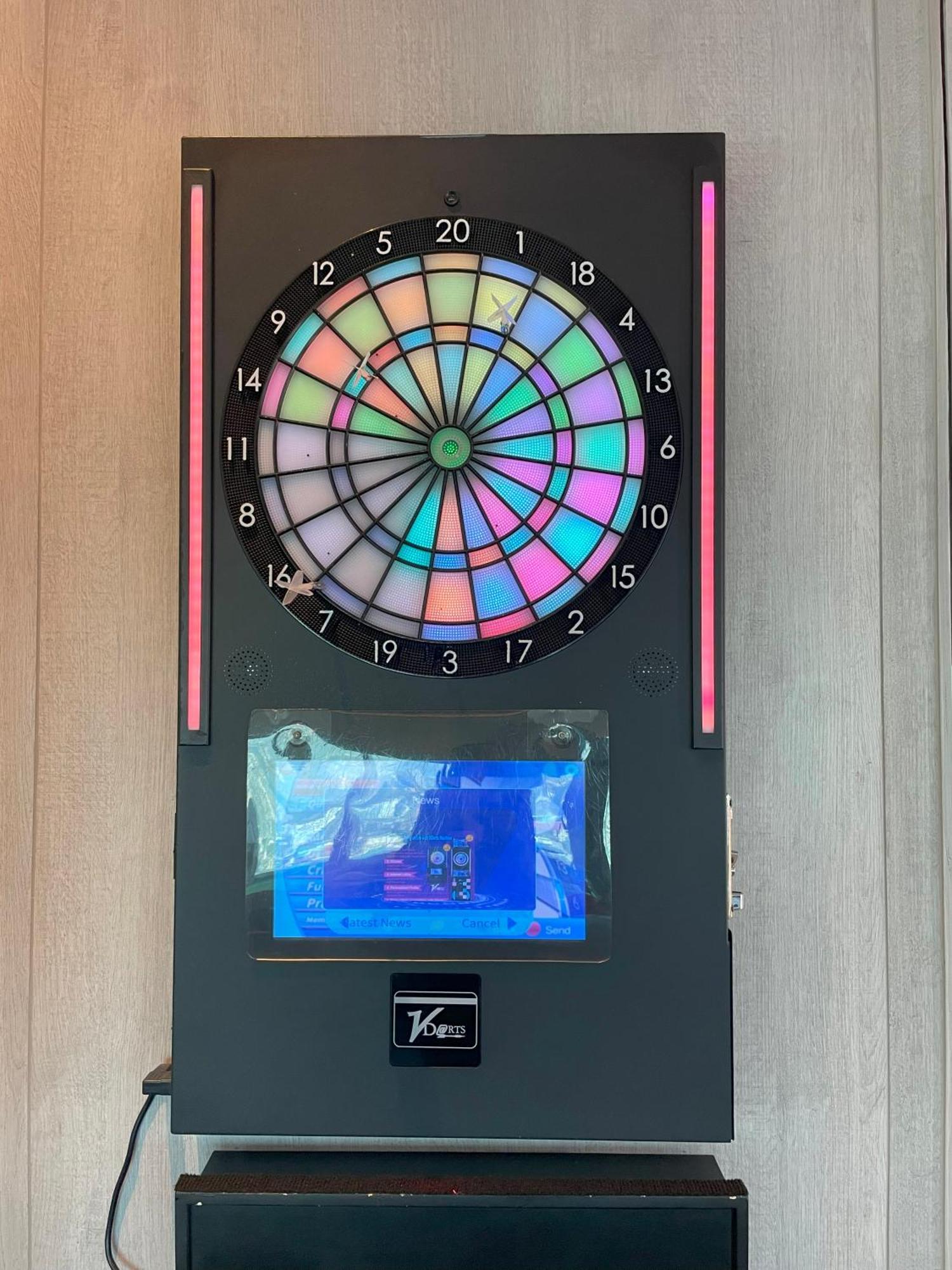 Grande Centre Point Surawong Bangkok Hotel Exterior foto A modern electronic dartboard